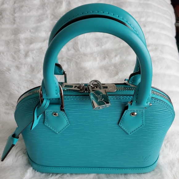 Authentic Louis Vuitton Alma Epi BB - Picture 4 of 12